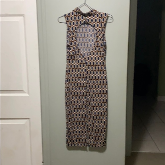 Dress - Picture 4 of 7